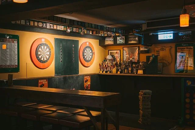 On Tap 英式酒吧店內大電視播放足球賽事