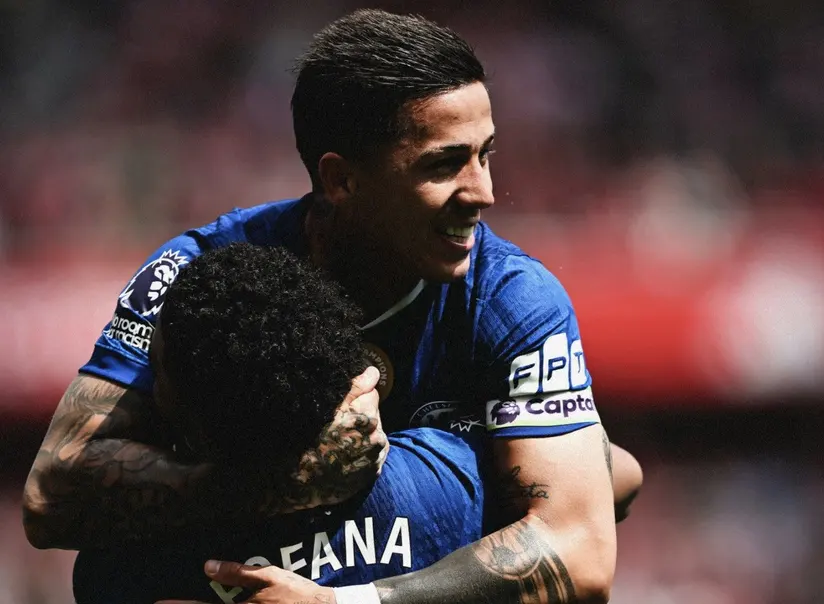 Enzo Fernandez playing for Chelsea in a Premier League match